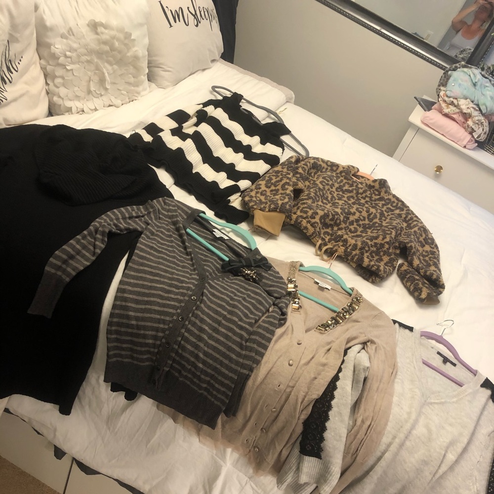 Women’s sweaters size small (set of 6)
